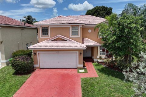 House in Sunrise, Florida 4 bedrooms, 215.9 sq.m. № 2085267