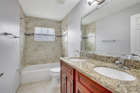 House in Sunrise, Florida 4 bedrooms, 215.9 sq.m. № 2085267 - photo 20