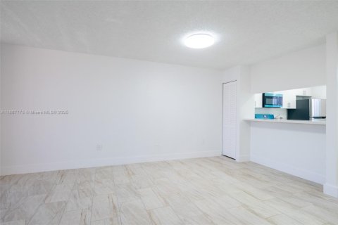 Copropriété à louer à Miami, Floride: 2 chambres, 74.32 m2 № 1944270 - photo 8