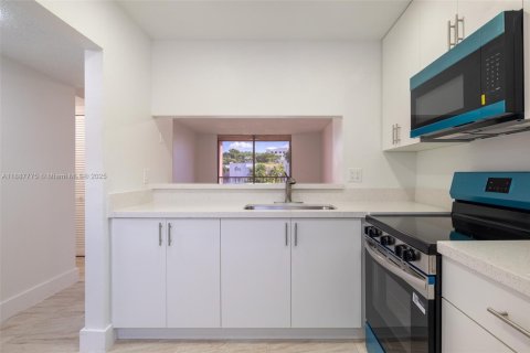 Copropriété à louer à Miami, Floride: 2 chambres, 74.32 m2 № 1944270 - photo 2