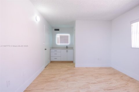 Copropriété à louer à Miami, Floride: 2 chambres, 74.32 m2 № 1944270 - photo 10