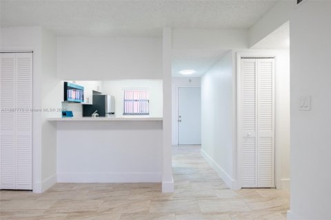 Copropriété à louer à Miami, Floride: 2 chambres, 74.32 m2 № 1944270 - photo 4