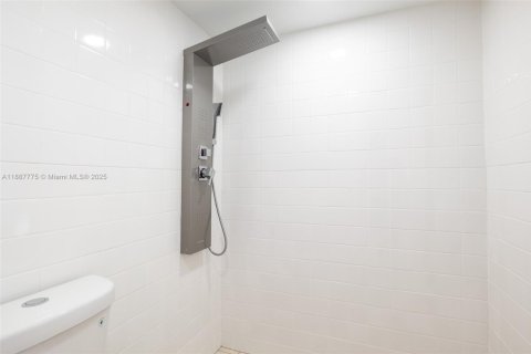 Copropriété à louer à Miami, Floride: 2 chambres, 74.32 m2 № 1944270 - photo 12