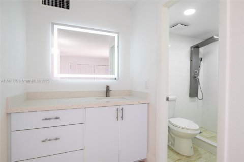 Copropriété à louer à Miami, Floride: 2 chambres, 74.32 m2 № 1944270 - photo 11