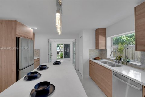 Снять в аренду виллу или дом в Форт-Лодердейл, Флорида 1 спальня, 169.36м2, № 2064169 - фото 4