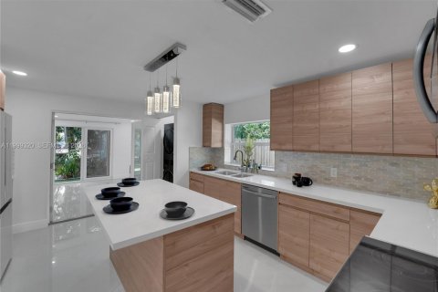 Снять в аренду виллу или дом в Форт-Лодердейл, Флорида 1 спальня, 169.36м2, № 2064169 - фото 3