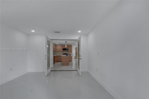 Снять в аренду виллу или дом в Форт-Лодердейл, Флорида 1 спальня, 169.36м2, № 2064169 - фото 6