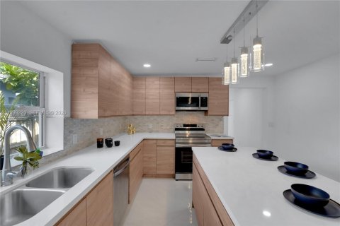 Снять в аренду виллу или дом в Форт-Лодердейл, Флорида 1 спальня, 169.36м2, № 2064169 - фото 2