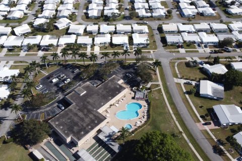 House in Boynton Beach, Florida 2 bedrooms, 100.33 sq.m. № 2033595 - photo 4