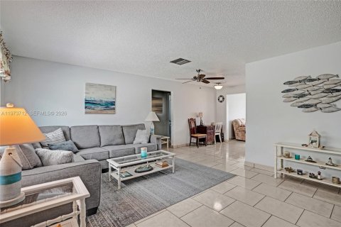 House in Boynton Beach, Florida 2 bedrooms, 100.33 sq.m. № 2033595 - photo 10