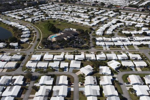 House in Boynton Beach, Florida 2 bedrooms, 100.33 sq.m. № 2033595 - photo 5