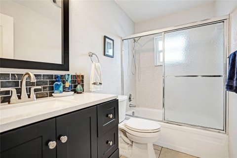 House in Boynton Beach, Florida 2 bedrooms, 100.33 sq.m. № 2033595 - photo 8