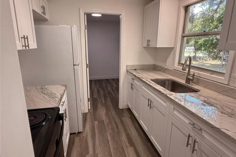 House in Plant City, Florida 3 bedrooms, 107.02 sq.m. № 1854012 - photo 12