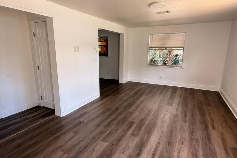 House in Plant City, Florida 3 bedrooms, 107.02 sq.m. № 1854012 - photo 8