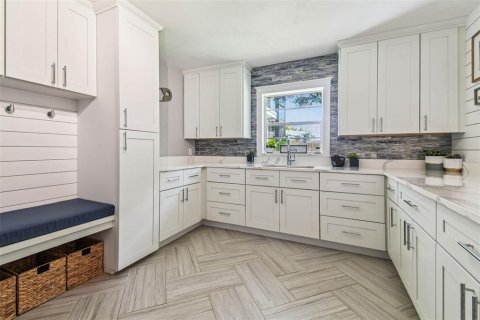 Casa en venta en Tampa, Florida, 4 dormitorios, 410.54 m2 № 1886740 - foto 7