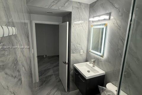 Commercial property in Miami, Florida № 2026078 - photo 17