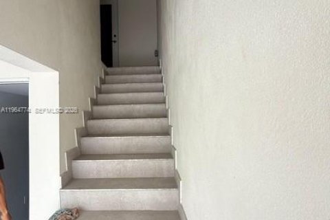 Commercial property in Miami, Florida № 2026078 - photo 9