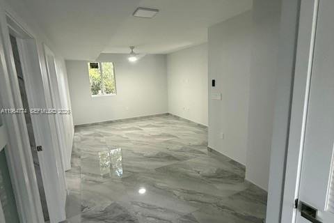 Commercial property in Miami, Florida № 2026078 - photo 8