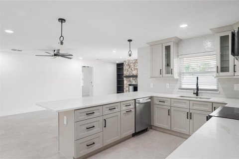Villa ou maison à vendre à Orlando, Floride: 4 chambres, 176.33 m2 № 2299469 - photo 13