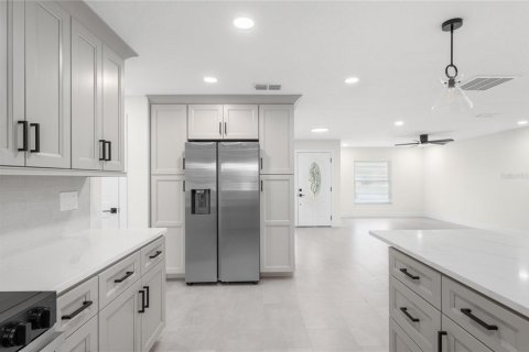 Villa ou maison à vendre à Orlando, Floride: 4 chambres, 176.33 m2 № 2299469 - photo 16
