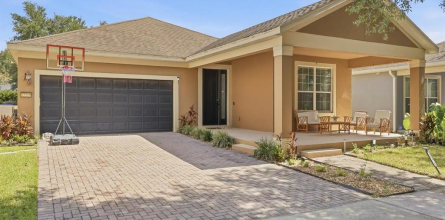 House in Windermere, Florida 3 bedrooms, 158.49 sq.m. № 2205451