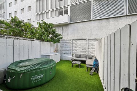 Touwnhouse à vendre à Miami, Floride: 2 chambres, 92.9 m2 № 1895923 - photo 15