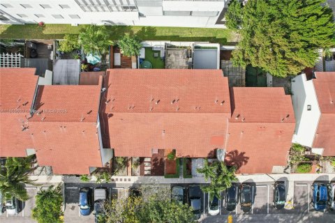 Touwnhouse à vendre à Miami, Floride: 2 chambres, 92.9 m2 № 1895923 - photo 3
