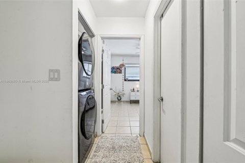 Touwnhouse à vendre à Miami, Floride: 2 chambres, 92.9 m2 № 1895923 - photo 23