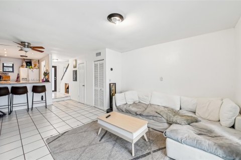 Touwnhouse à vendre à Miami, Floride: 2 chambres, 92.9 m2 № 1895923 - photo 11