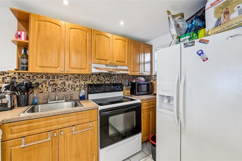 Touwnhouse à vendre à Miami, Floride: 2 chambres, 92.9 m2 № 1895923 - photo 17