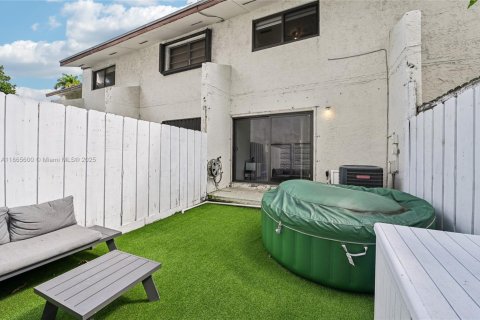 Touwnhouse à vendre à Miami, Floride: 2 chambres, 92.9 m2 № 1895923 - photo 16