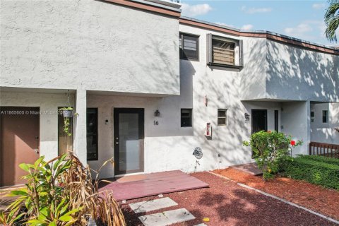 Touwnhouse à vendre à Miami, Floride: 2 chambres, 92.9 m2 № 1895923 - photo 7