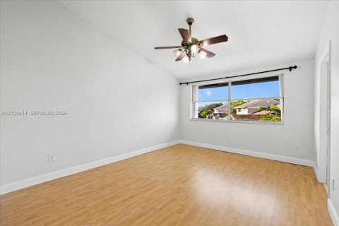Touwnhouse à vendre à Deerfield Beach, Floride: 2 chambres, 121.52 m2 № 2414614 - photo 19