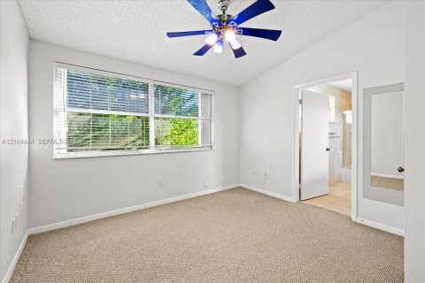 Touwnhouse à vendre à Deerfield Beach, Floride: 2 chambres, 121.52 m2 № 2414614 - photo 25