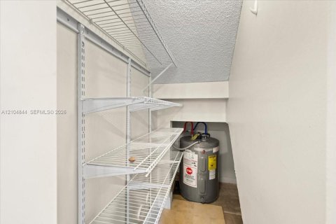 Touwnhouse à vendre à Deerfield Beach, Floride: 2 chambres, 121.52 m2 № 2414614 - photo 8