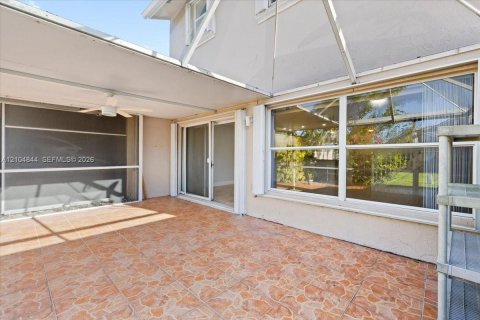 Touwnhouse à vendre à Deerfield Beach, Floride: 2 chambres, 121.52 m2 № 2414614 - photo 30