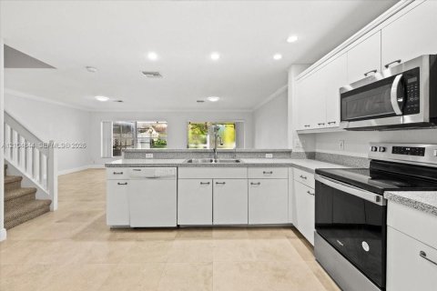 Touwnhouse à vendre à Deerfield Beach, Floride: 2 chambres, 121.52 m2 № 2414614 - photo 6