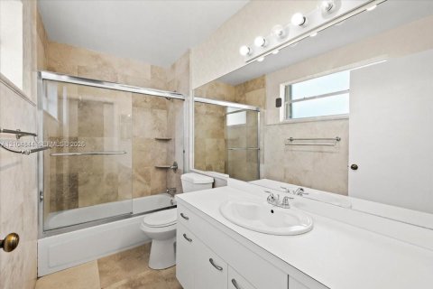 Touwnhouse à vendre à Deerfield Beach, Floride: 2 chambres, 121.52 m2 № 2414614 - photo 27