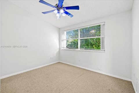 Touwnhouse à vendre à Deerfield Beach, Floride: 2 chambres, 121.52 m2 № 2414614 - photo 24