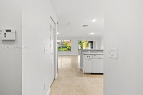 Touwnhouse à vendre à Deerfield Beach, Floride: 2 chambres, 121.52 m2 № 2414614 - photo 4