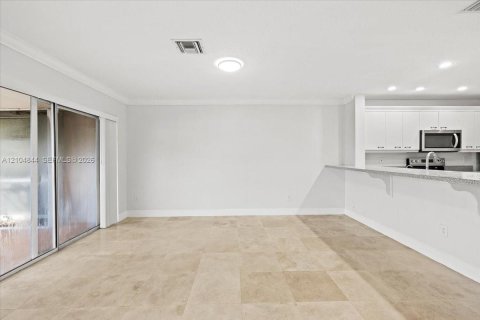 Touwnhouse à vendre à Deerfield Beach, Floride: 2 chambres, 121.52 m2 № 2414614 - photo 13