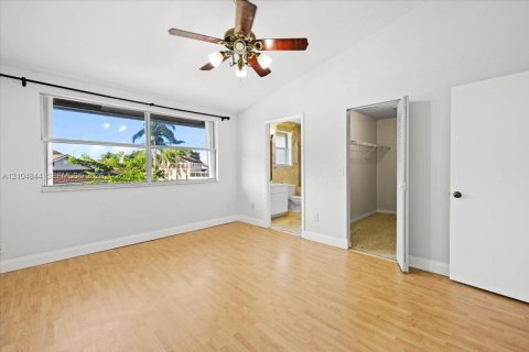 Touwnhouse à vendre à Deerfield Beach, Floride: 2 chambres, 121.52 m2 № 2414614 - photo 20