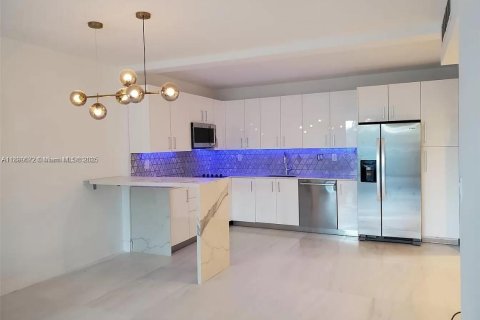 Condo in Sunny Isles Beach, Florida, 1 bedroom  № 2059707 - photo 3