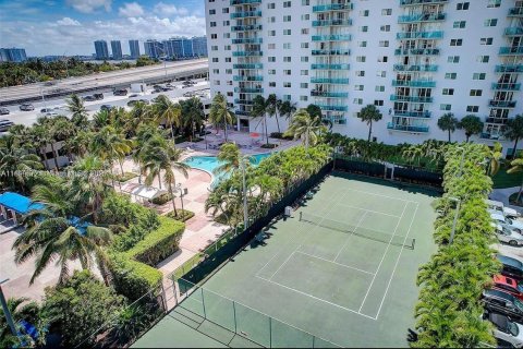 Condo in Sunny Isles Beach, Florida, 1 bedroom  № 2059707 - photo 14