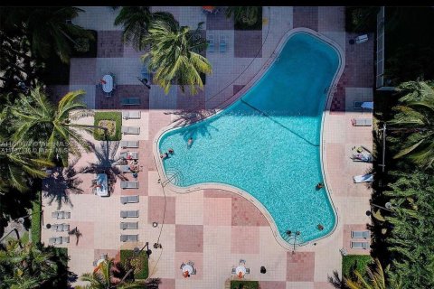 Condo in Sunny Isles Beach, Florida, 1 bedroom  № 2059707 - photo 16