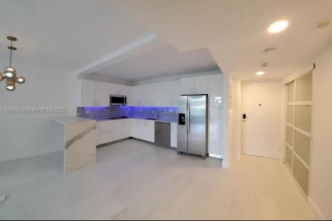 Condo in Sunny Isles Beach, Florida, 1 bedroom  № 2059707 - photo 4