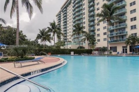 Condo in Sunny Isles Beach, Florida, 1 bedroom  № 2059707