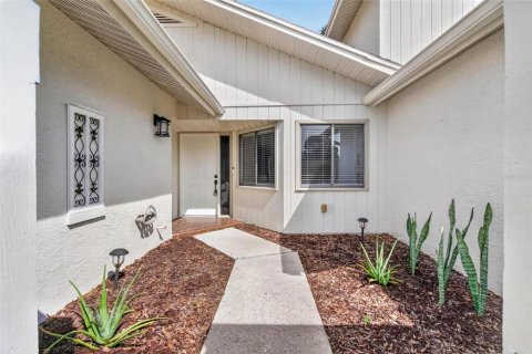 Villa ou maison à vendre à Palm Harbor, Floride: 2 chambres, 124.02 m2 № 2415298 - photo 2