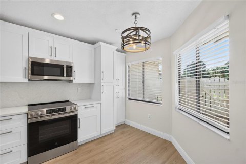 Villa ou maison à vendre à Palm Harbor, Floride: 2 chambres, 124.02 m2 № 2415298 - photo 5
