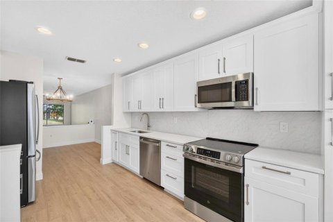 Villa ou maison à vendre à Palm Harbor, Floride: 2 chambres, 124.02 m2 № 2415298 - photo 4